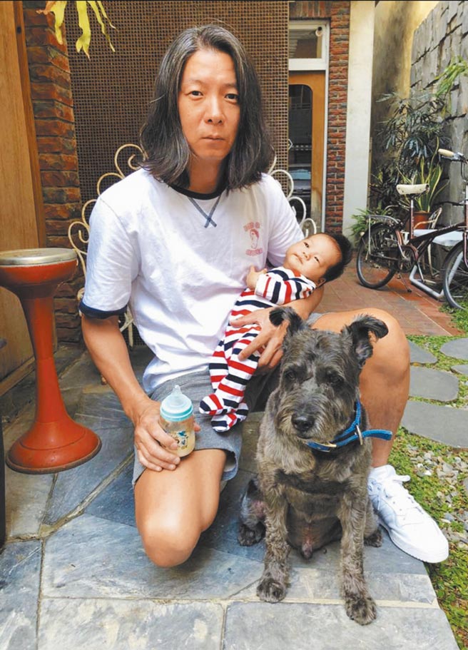 戴銘宏走過人生40載，為了生活，開創跨領域創業的斜槓人生。（程炳璋攝）