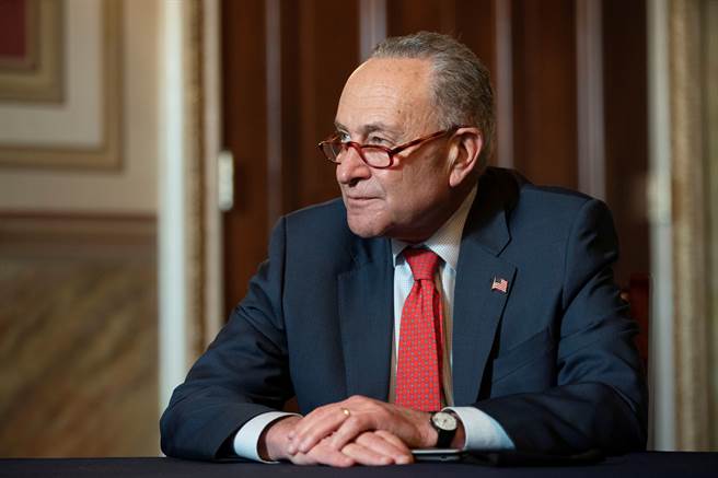参院多数党民主党领袖舒默（Chuck Schumer）今天表示，参院将在2月8日当周展开审理。(图/路透)