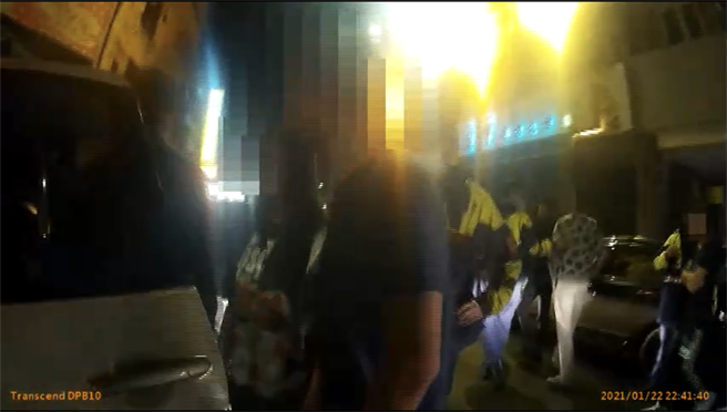 警方接獲報案迅速到場壓制，並將樊男等9人帶回派出所偵辦，依法移送台中地檢署嚴辦。（警方提供／陳世宗台中傳真）