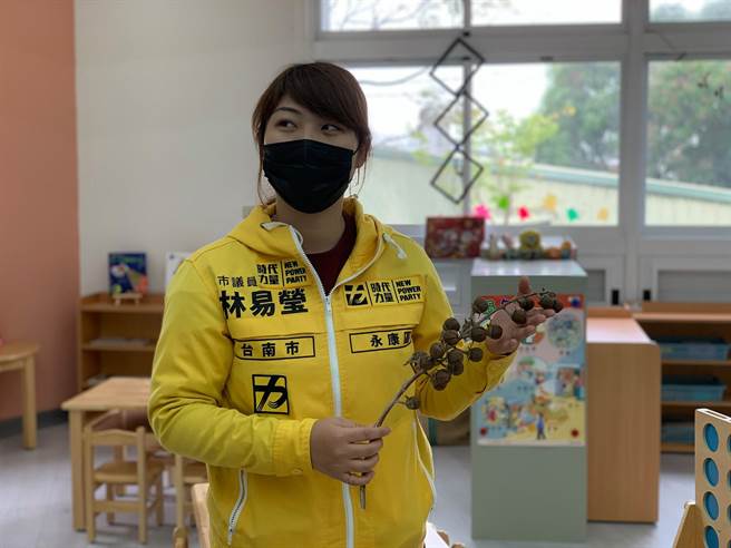 林易莹批黄伟哲利用性别刻板印象宣传落羽松。(取自林易莹脸书)