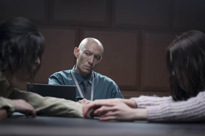 张震在《缉魂》中挑战坐轮椅演出。（威视电影提供）