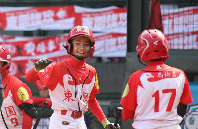 东园国小庄昀融单场双响炮。（中华棒协提供）