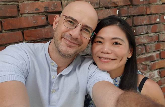 吴凤曝与老婆育儿的3大关键点。（图／吴凤 Rifat脸书）