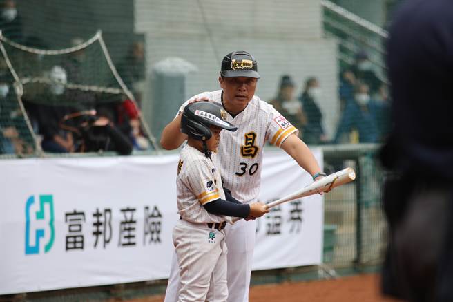 文昌国小总教练张裕耀。（中华棒协提供）