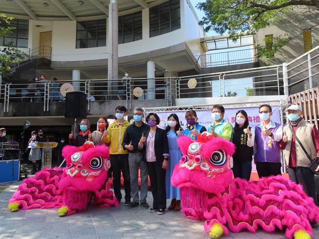 大佛游客服务中心旁公共造产观光市集， 20间店面，以崭新「卦山村」重生，23日开幕。（吴敏菁摄）