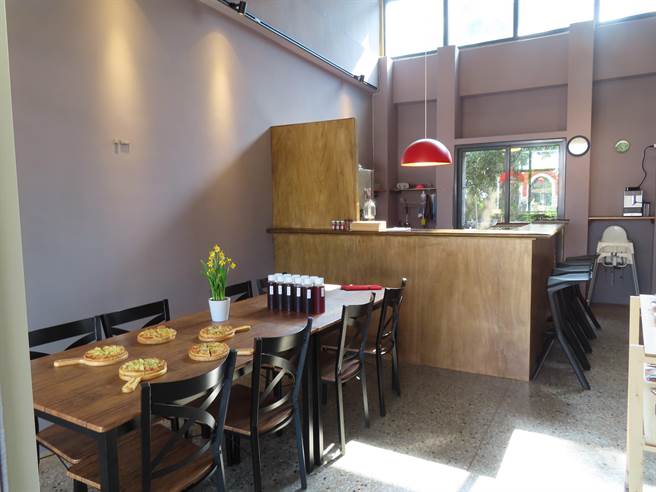 大佛游客服务中心旁公共造产观光市集， 20间店面，以崭新「卦山村」重生，23日开幕。（吴敏菁摄）