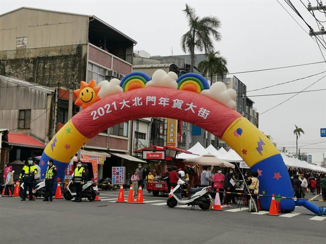 大北门年货大街23至24日于佳里区文化路封街举办。（刘秀芬摄）