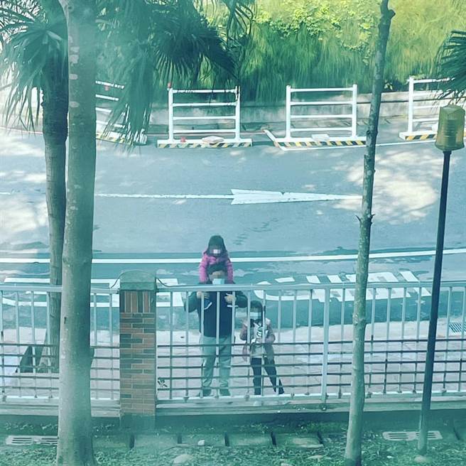 一名来自部桃的护理师昨在脸书发文，表示自己被隔离这段期间，没办法和最深爱的家人有进一步接触，让她深刻体会到何谓世界上最遥远的距离。(图翻摄自护理师脸书)