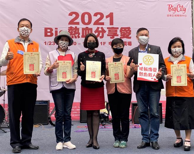 全台血量库存已明显不足，Big City新竹远东巨城购物中心23日特别携手民间社团与企业共同举办「Big热血」捐血活动。（巨城提供／陈育贤新竹传真）