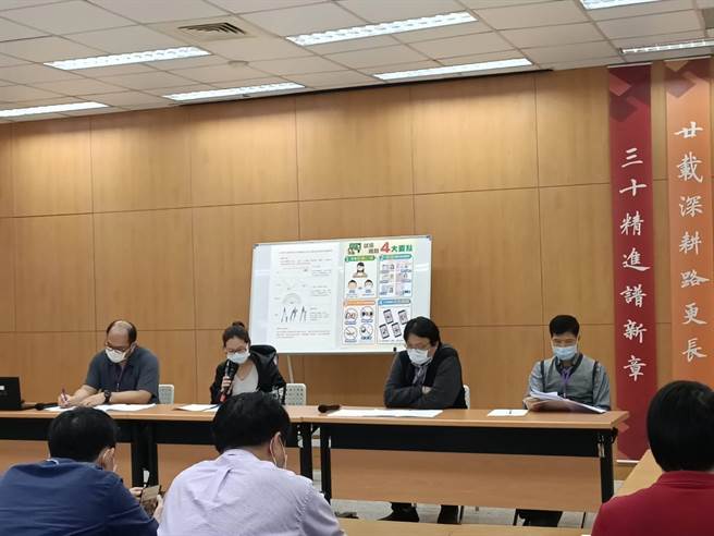 学测自然科解题。(简立欣摄)