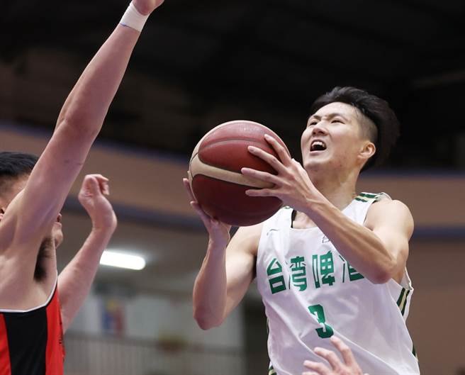 台啤后卫王子纲本季的首次出赛，就有11分、4篮板与1助攻表现。(中华篮协提供)