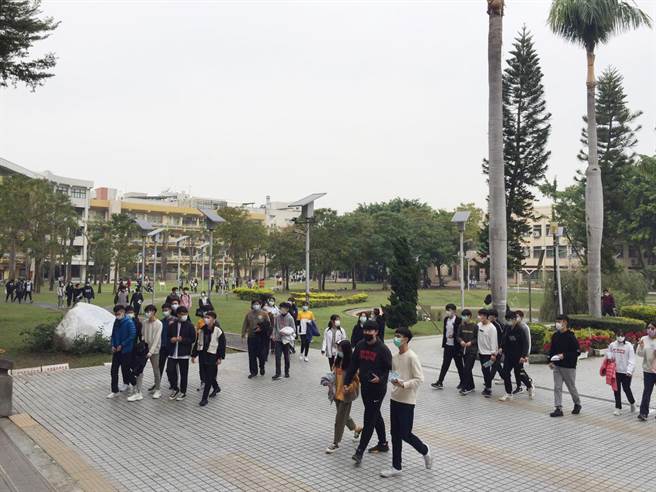 彰化师大提醒考生，大考中心将在2月24日上午9时开放查询成绩，2月25日寄发成绩通知单，2月26日寄发术科考试成绩单。（彰师大提供／吴敏菁彰化传真）