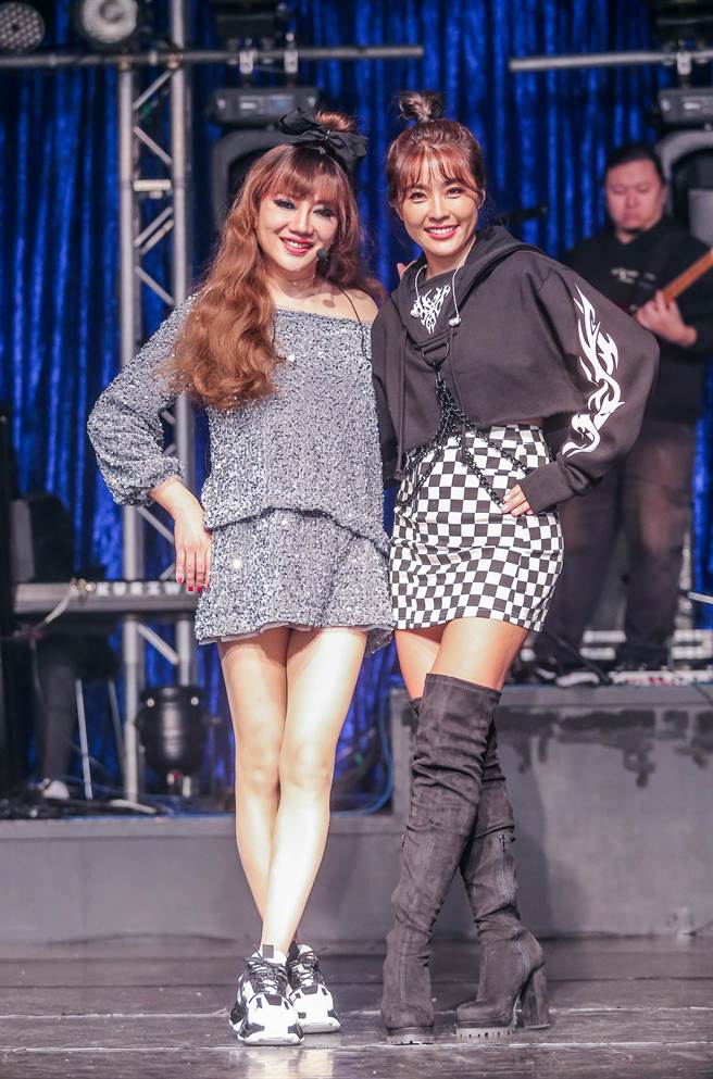 小嫻特地北上，擔任老闆松田丸子的演唱會嘉賓。（盧禕祺攝）