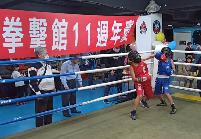 鹰雄拳击馆11周年庆举办表演赛。（中华职业拳协提供）