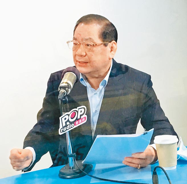 世盟理事長曾永權在廣播節目上說明「一二三世界自由日」的源由，呼籲國人共同塑造中華民國成為一個「最自由民主典範」。圖／世界自由民主聯盟提供