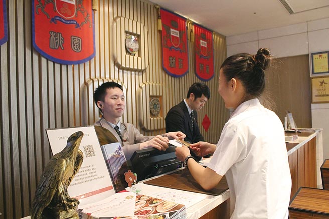 翰品酒店高雄強調以熱情與溫暖的有感服務，款待每一位蒞臨的客人。圖／翰品酒店高雄