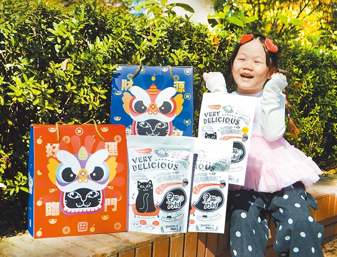 黑猫肉乾推出新款礼盒「好运临门、财源滚滚」好运旺旺来。图／昕萦有限公司提供