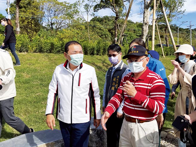 新冠肺炎採检费用过高惹议，卫福部长陈时中称地方政府和医院可申请调价。新北市长侯友宜表示，将责成新北市卫生局和医院来做协调、沟通。（蔡雯如摄）