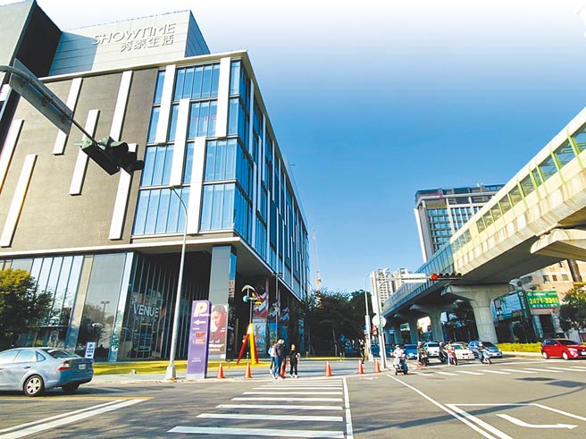 信义房屋掌握这波房市商机，在南屯区八期秀泰店展店。（图／黄绣凤）