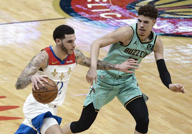 拉梅洛鲍尔(右)与朗佐鲍尔真的有可能在洛杉矶联手吗？(美联社)