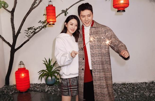 在郑爽之后，赵丽颖被传跟冯绍峰离婚，还说孩子不是冯绍峰的，让两人祭出澄清声明维护名誉。(翻摄自微博)