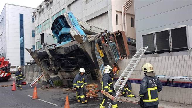 吊車倒栽蔥洗窗工人6樓墜落 司機困車內 社會 中時