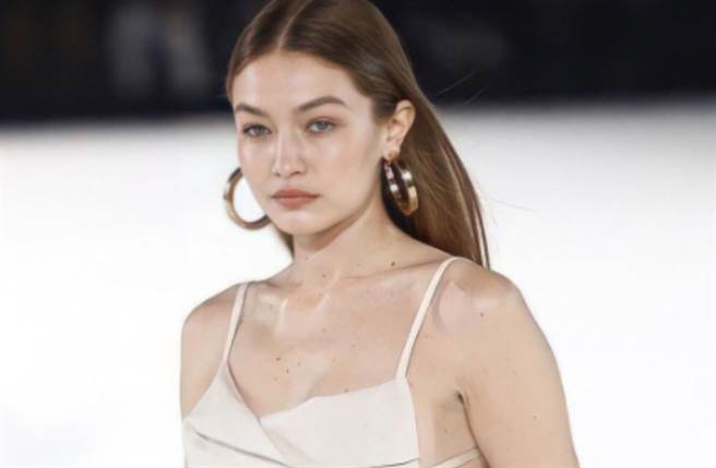 美国新生代超模吉吉哈蒂德（Gigi Hadid）有天生高挑的179公分的好身材，就连面孔也是个性十足的天使脸。（图／IG@gigihadid）
