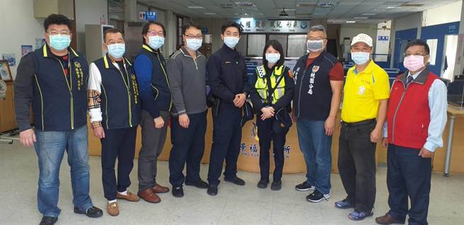 桃園疫情升溫，桃園警分局4個警友站討論後，決定為各自派出所員警投保防疫險，都是500元、10萬額度保單。（警方提供／賴佑維桃園傳真）