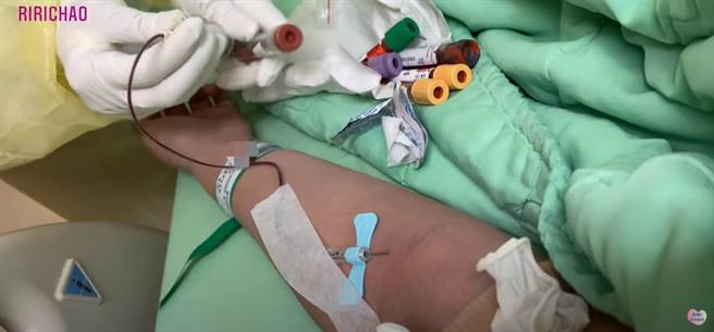 一名西班牙留学生Rita拍摄YouTube影片，纪录她自己住在隔离病房最崩溃的一天。(图/截自YouTube/RiRi Chao 悄悄话)