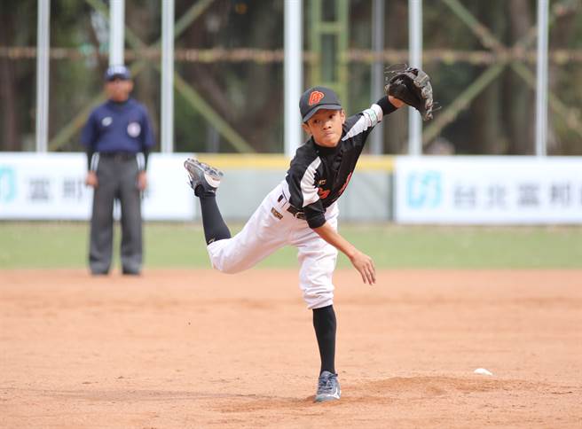中平国小彭成安缴出5局完投、完封胜。（中华棒协提供）