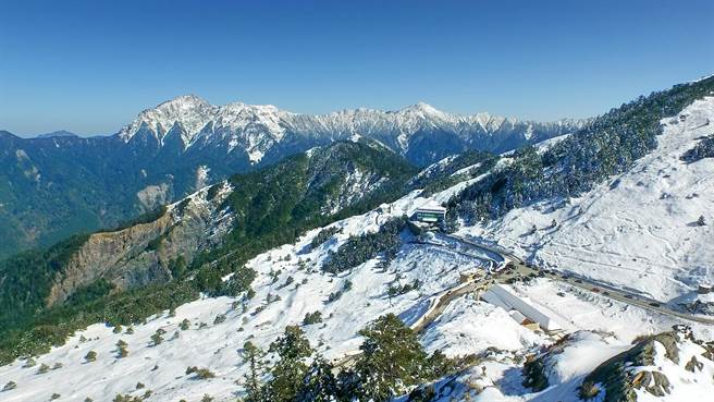 日本太空人二度空拍台湾 夕阳映照云海引迴响。(图/中央社资料照)