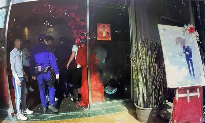 台中市1對外籍移工24日中午在西屯區一家餐廳辦結婚喜宴，同鄉間因敬酒起口角，竟然演變成全武行。（民眾提供）