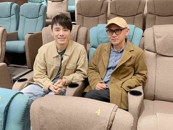 陈宏一（右）哲学开讲，邱志宇专程赴台中参加。（海鹏提供）