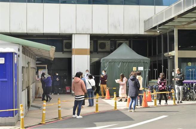 桃园医院群聚感染扩大，即日起开始3类人将居家隔离，隔离后会再安排採检，影响人数超过5000人，却独漏11楼的护理之家。（本报资料照片）