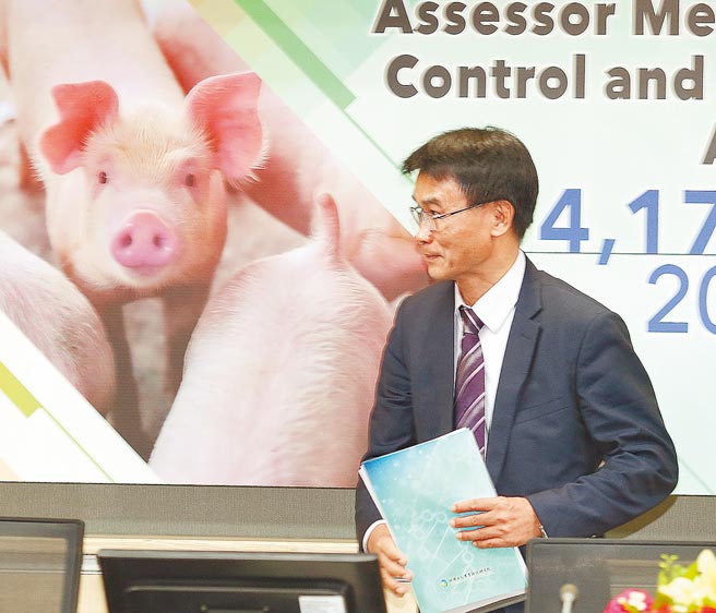 農委會主委陳吉仲承諾百億養豬基金不會額外增加預算，卻傳出仍用特別預算編列，遭到行政院打槍後才改編。（本報資料照片）