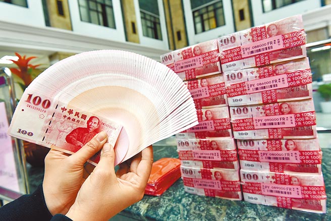 yes123求职网日前调查，今年年终奖金预估平均1.11个，创近9年新低。（本报资料照片）