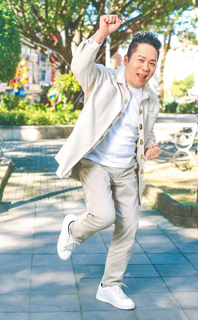 有2个女儿的卜学亮，私下是暖爸。（粘耿豪摄）