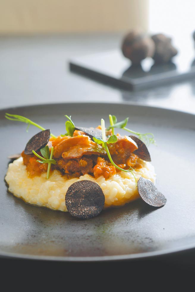 三二行馆黑松露宴登场 现刨黑松露佐顶级食材新鲜上桌