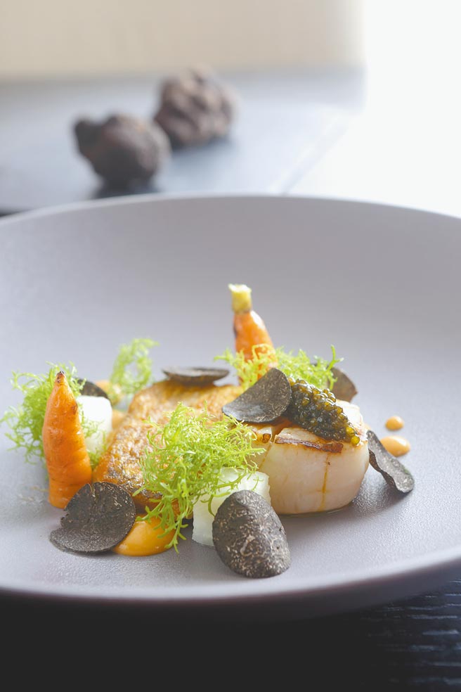 三二行馆黑松露宴登场 现刨黑松露佐顶级食材新鲜上桌