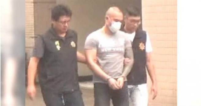 身材魁梧的道克明对于邓超鸿所有指控，皆澄清没有暴力胁迫，只是单纯处理投资纠纷。（图／翻摄中天新闻）