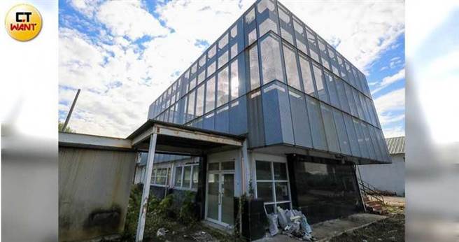 南投县地方产业交流中心建物外观已严重锈蚀、残破不堪，当初却是文化部砸8千万兴建。（图／马景平摄）