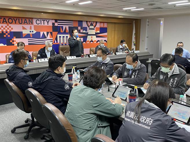 鄭文燦宣布住宿型機構禁探視3周、高齡志工暫停排班。(蔡依珍攝)