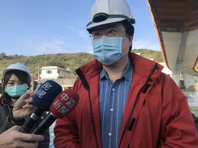 基隆市长林右昌表示，基隆有2名符合扩大居家隔离要件。（陈彩玲摄）