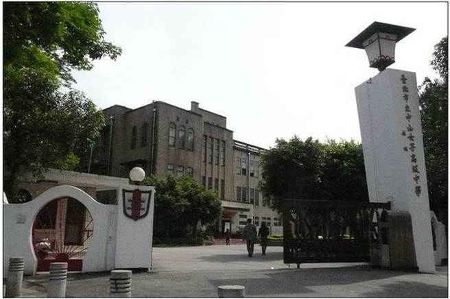 一名中山女高中生于学测时，遭一只宠物鼠爬上身，当场放声尖叫，并指出就读的学校不闻不问。（图／翻摄自中山女高脸书粉专）