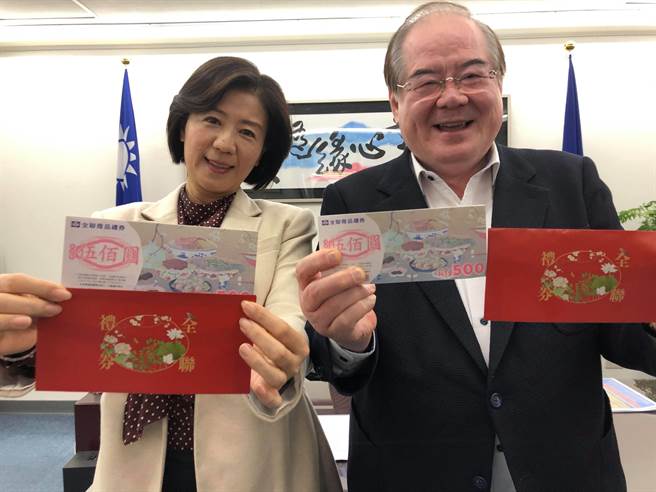 國民黨文傳會主委王育敏（左）與國民黨秘書長李乾龍（右）。（周毓翔攝）