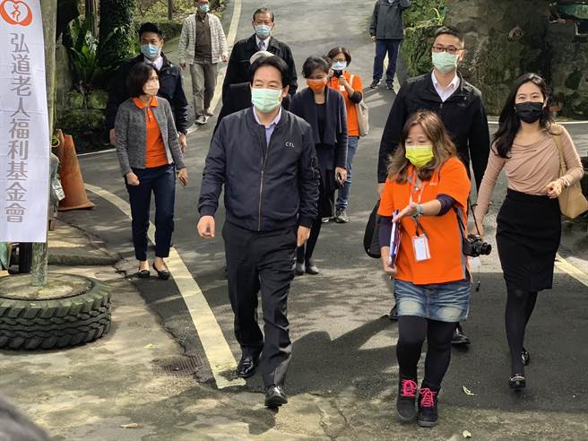 副总统赖清德今到金山区拜访近百岁长者。（王扬杰摄）