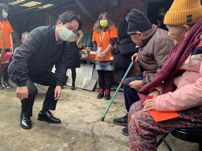 副总统赖清德今到金山区拜访近百岁长者。（王扬杰摄）