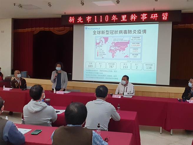 新北市民政局今（25日）于板桥区公所举办里干事行动服务专题讲座。（叶书宏摄）