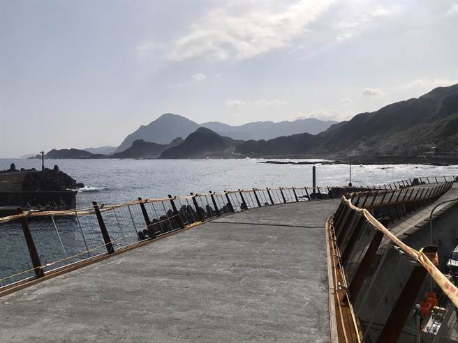 跨海景观桥上能360度观看无敌海景。（陈彩玲摄）