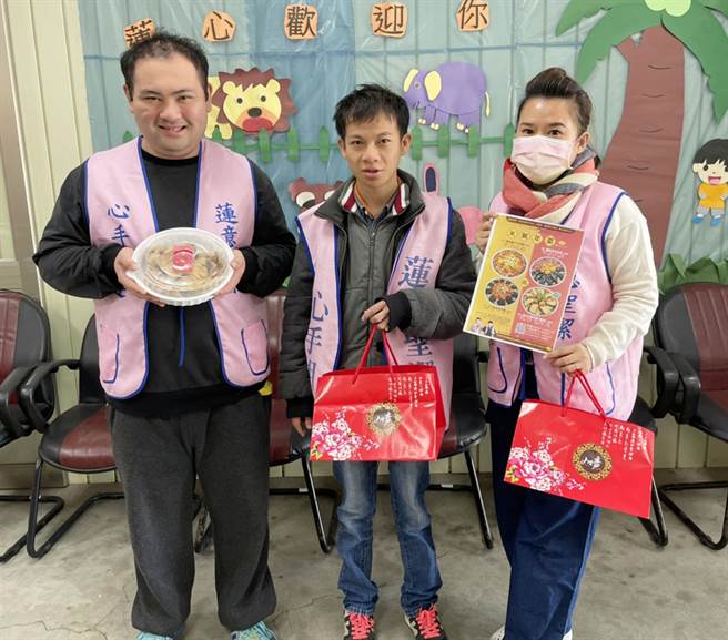 台中市莲心自强服务协会春节期间，推出多种款式的米糕年菜。（中彰投分署提供）